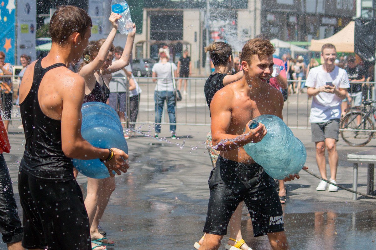 Девочки, держите себя в руках Девочки, держите себя в руках