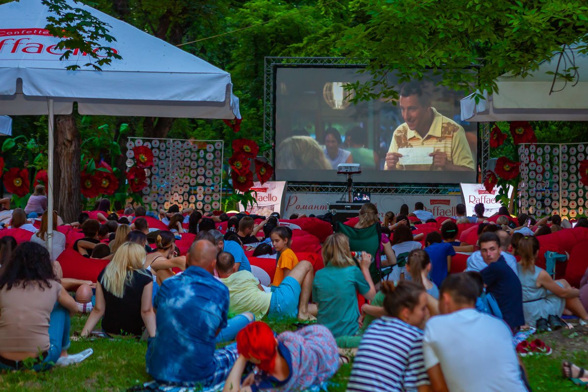 Людей приходит достаточно много Людей приходит достаточно много
