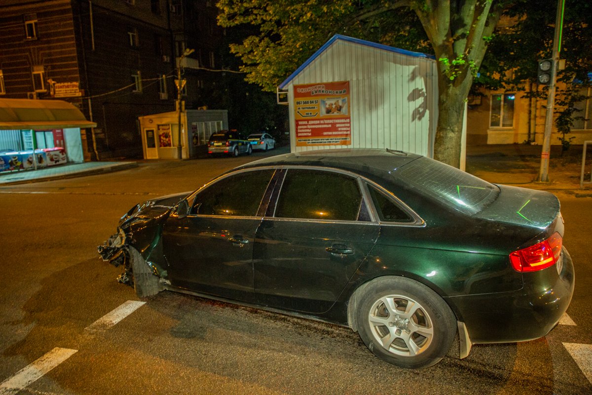 Авария заняла две полосы Авария заняла две полосы