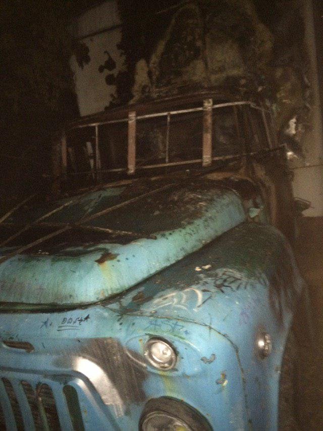 Почему загорелся припаркованный ЗИЛ предстоит выяснить правоохранителям Почему загорелся припаркованный ЗИЛ предстоит выяснить правоохранителям