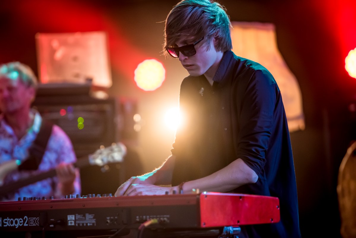 Музыканты презентовали зрителям концертную программу «Двери травы» Музыканты презентовали зрителям концертную программу «Двери травы»