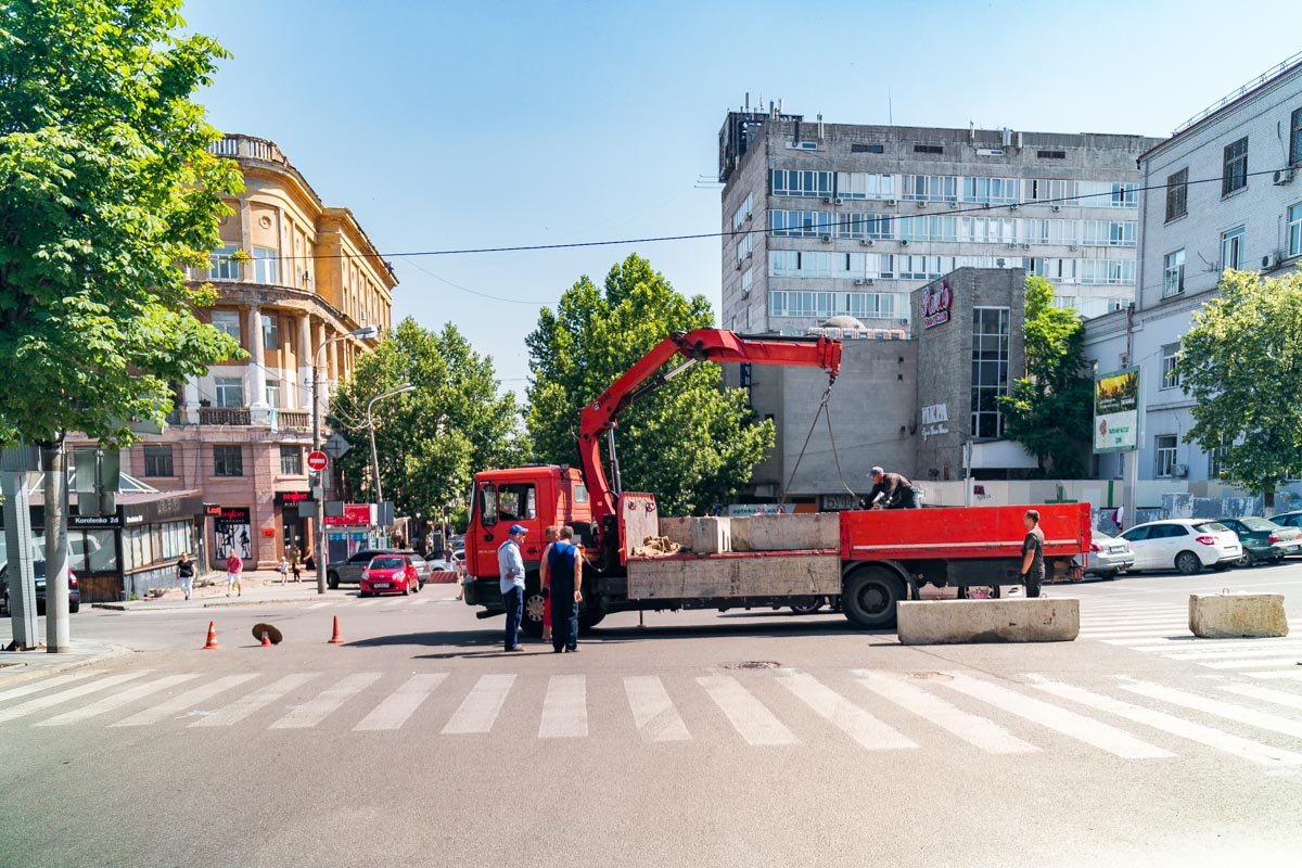 С 17 июня до 10 июля перекрыли еще один участок улицы Короленко С 17 июня до 10 июля перекрыли еще один участок улицы Короленко