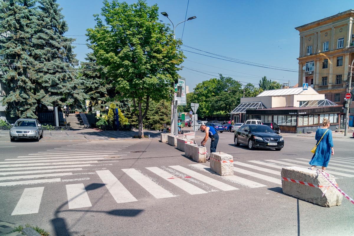 Въезд со стороны площади Троицкой закрыли Въезд со стороны площади Троицкой закрыли