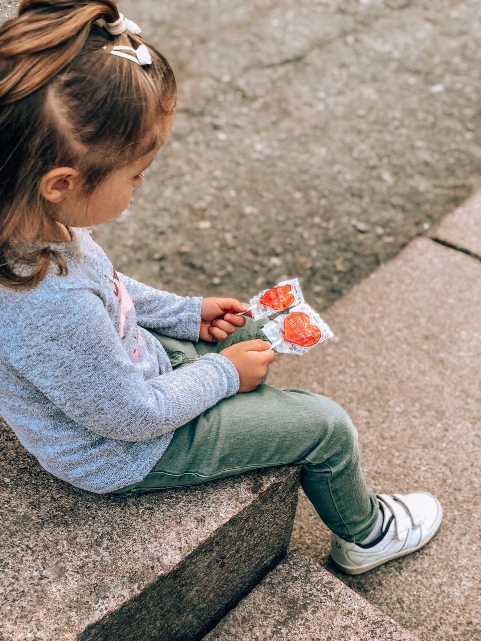 Помогать просто: в VARUS уже месяц длится благотворительный проект "Поділися радощами" 1