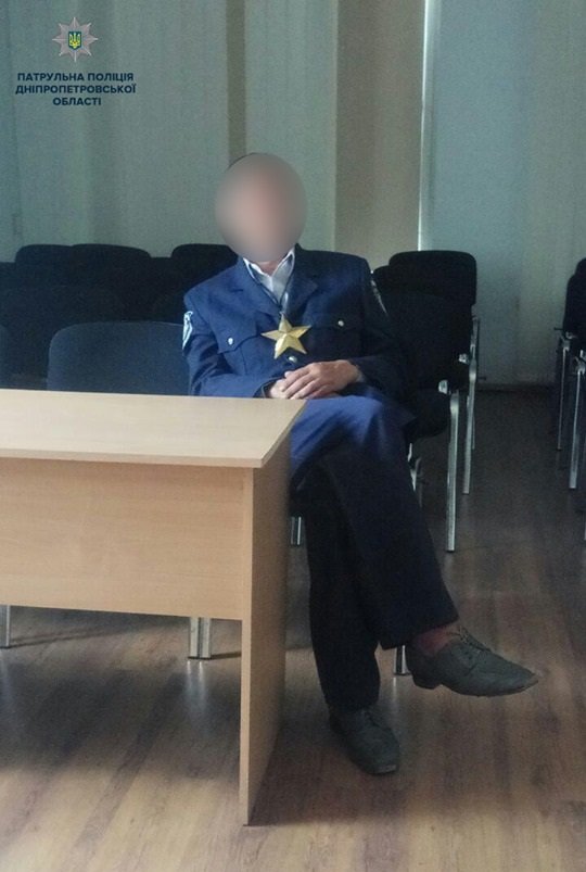 Мужчина вел себя неадекватно, так что его доставили в больницу Мужчина вел себя неадекватно, так что его доставили в больницу