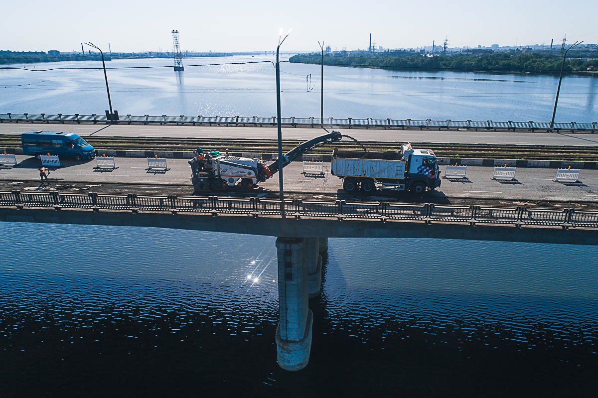 Техника трудится вовсю Техника трудится вовсю