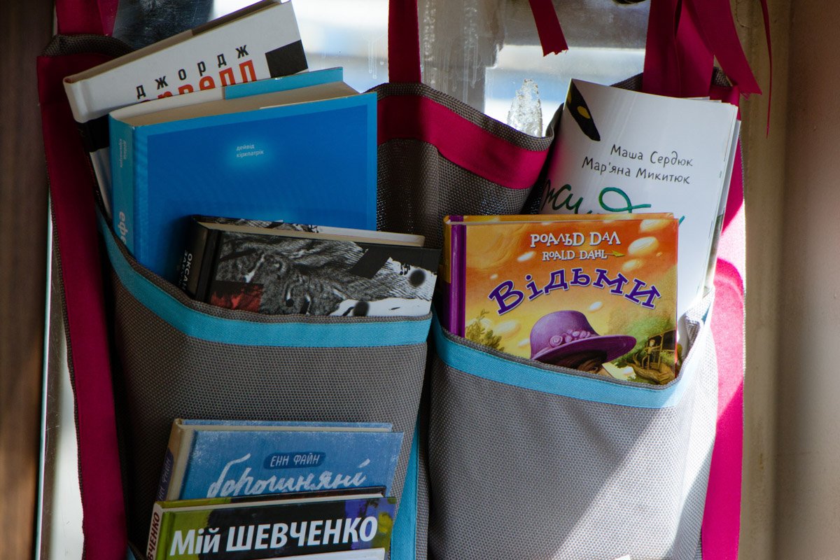 Чтобы взять книгу, необходимо принести другую взамен  Чтобы взять книгу, необходимо принести другую взамен