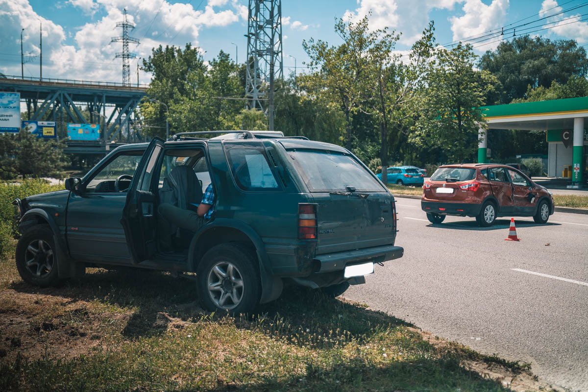 Оба автомобиля двигались в попутном направлении в сторону речпорта Оба автомобиля двигались в попутном направлении в сторону речпорта