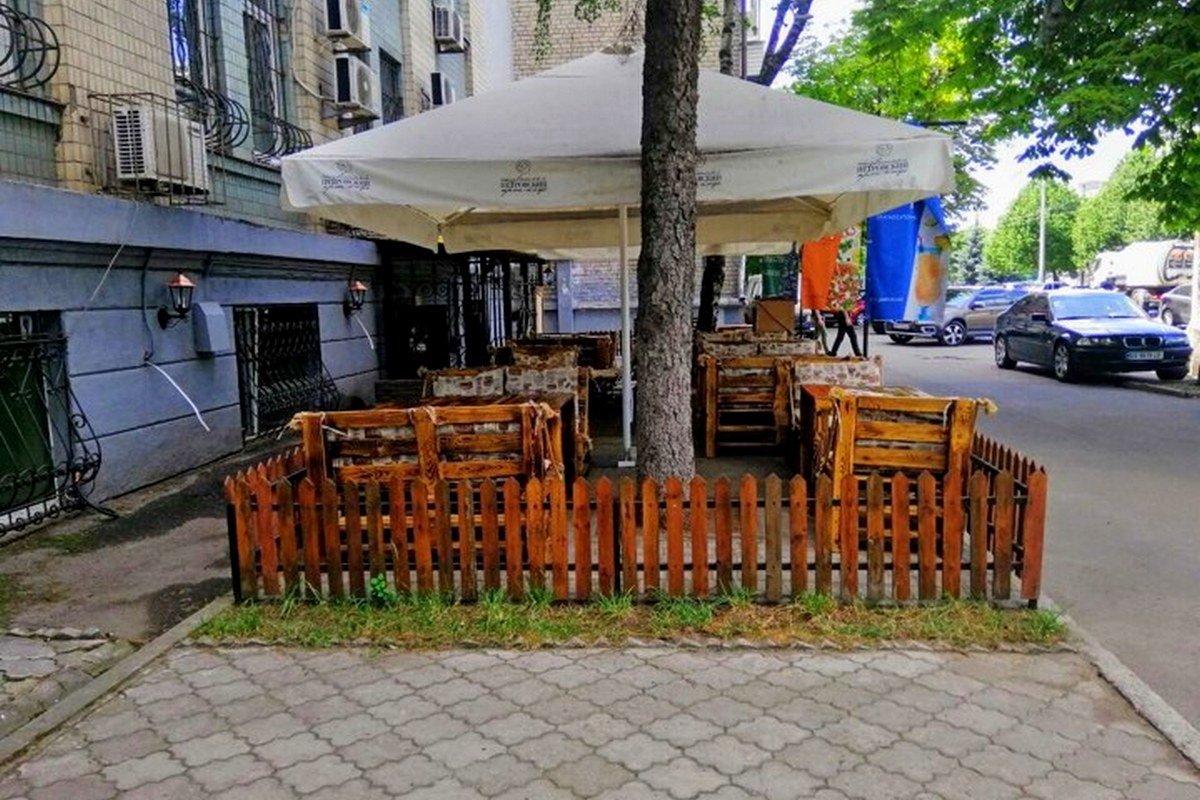 Летняя площадка "Неизвестного Петровского" до демонтажа