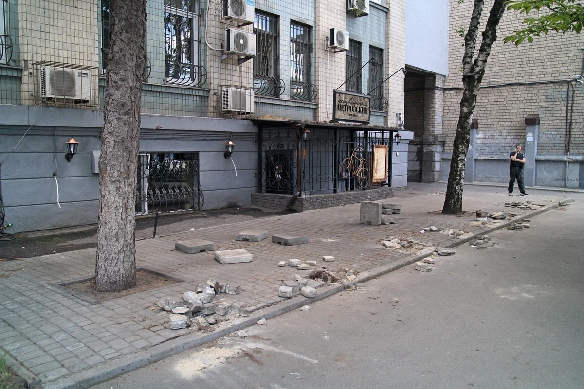 Летняя площадка "Неизвестного Петровского" после демонтажа