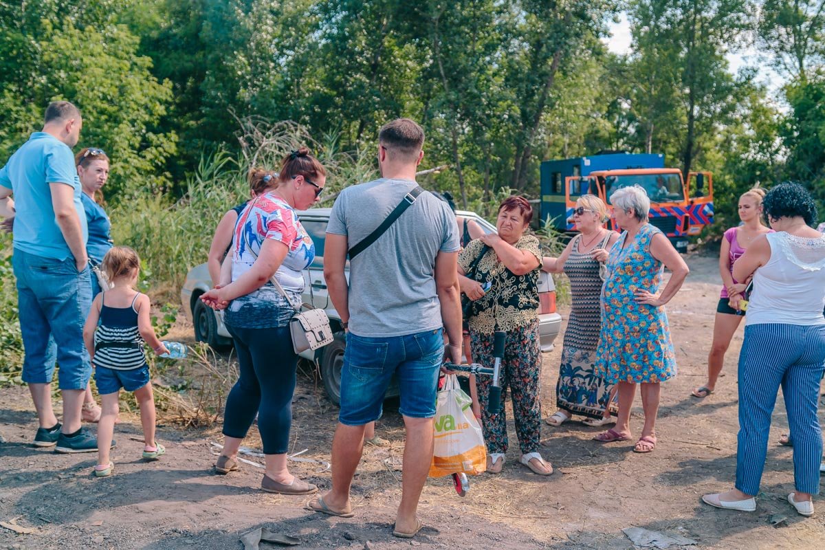 Люди устали жить без воды и вышли на акцию протеста Люди устали жить без воды и вышли на акцию протеста