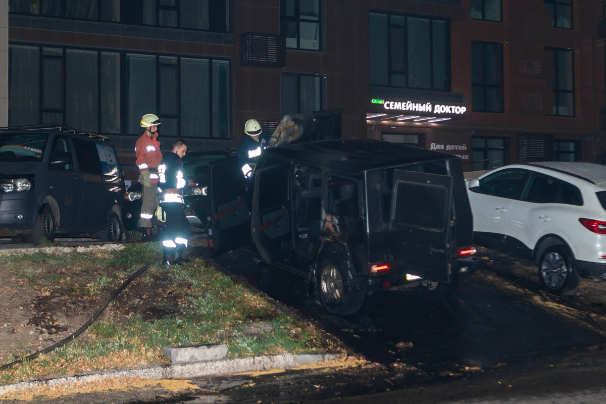 Окна в машины были разбиты Окна в машины были разбиты