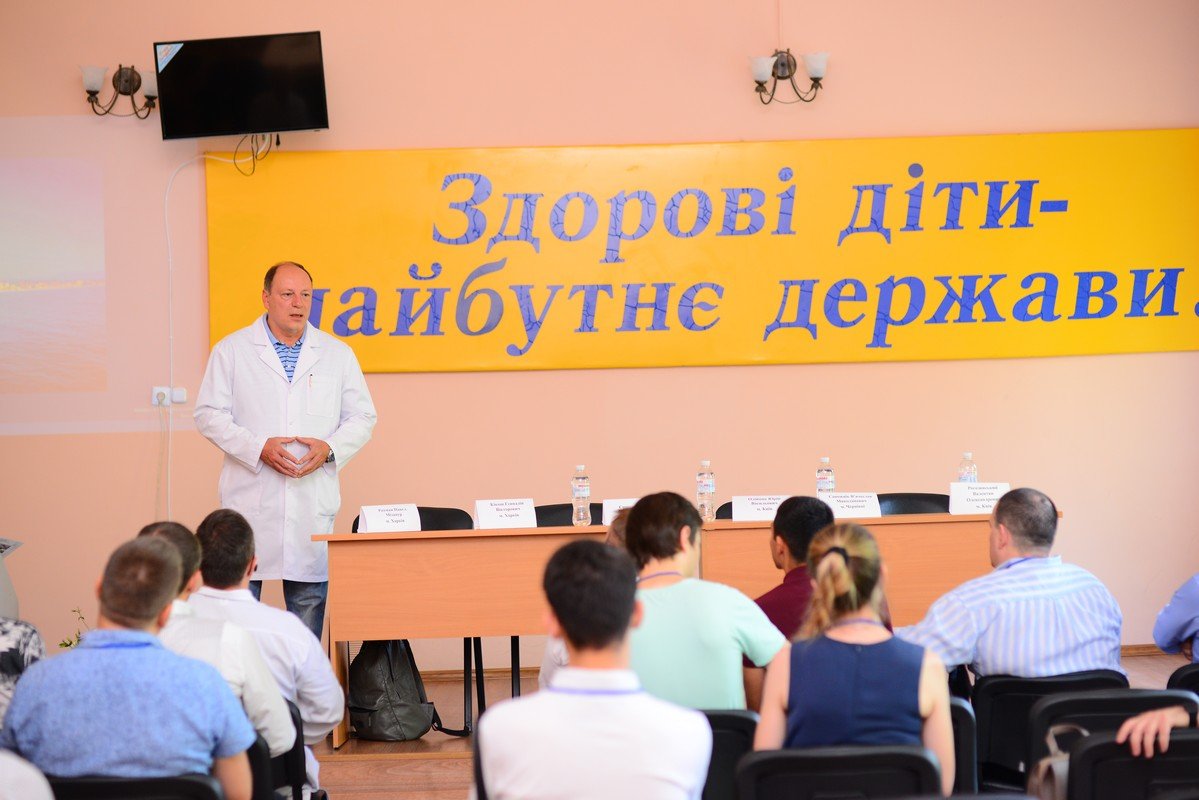 В Днепре в лучшей больнице Украины врачам и родителям рассказали, как лечить детскую косолапость 6