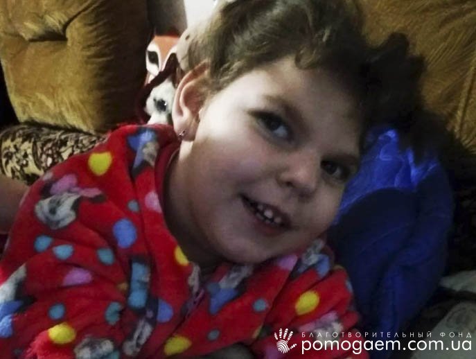 Девочку воспитывает одна мама и у нее нет средств на дорогостоящее лечение 