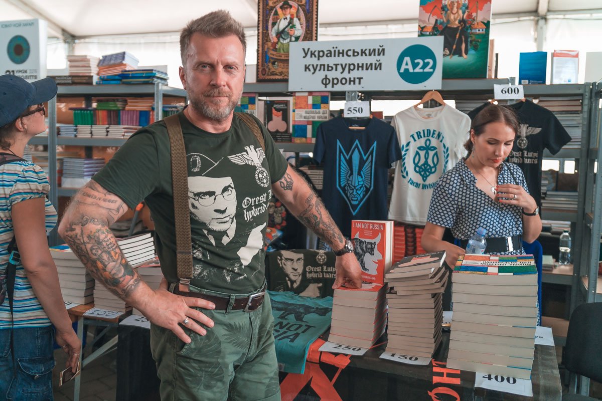 С присутствующими охотно общался и шоумен Антон Мухарский С присутствующими охотно общался и шоумен Антон Мухарский