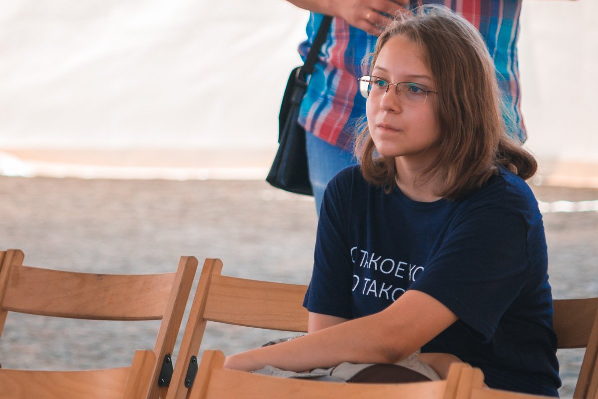 Эй, покажи, что написано на футболке. Интересно же Эй, покажи, что написано на футболке. Интересно же