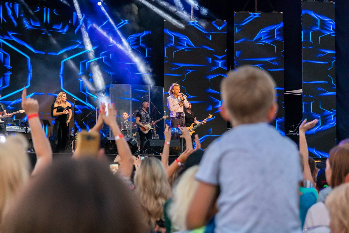 В первой части концерта Олег Винник выглядел сдержанным и лирическим 