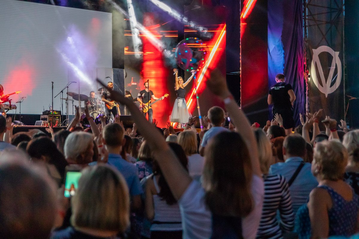 Несколько песен исполнила Таюне