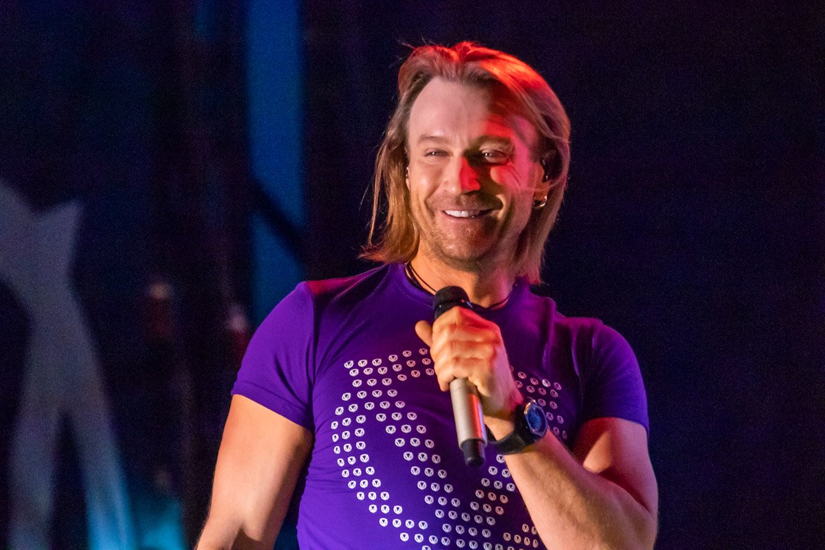 Олег Винник радовал фанатов своей улыбкой