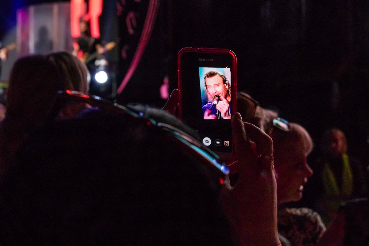 Какой же концерт без фото любимого певца