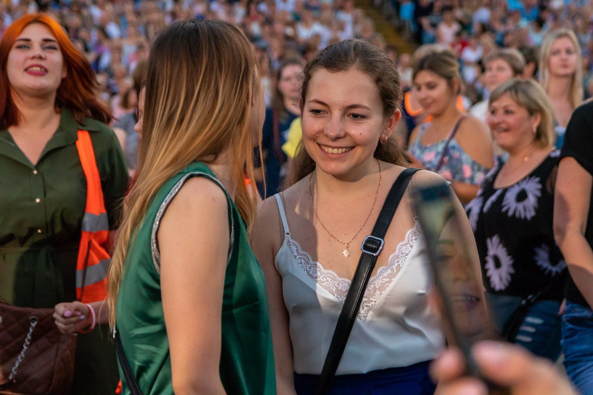 Не смотри туда, там оператор Информатора!