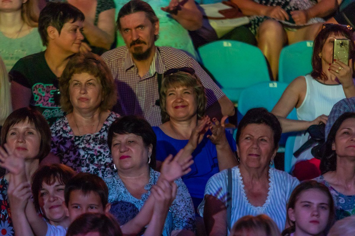 Певец подарил слушательницам немало улыбок