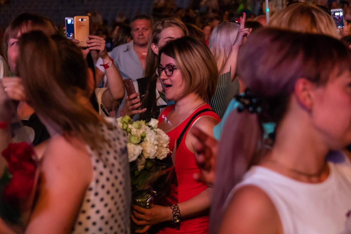 Надо срочно отправить фотки подружке