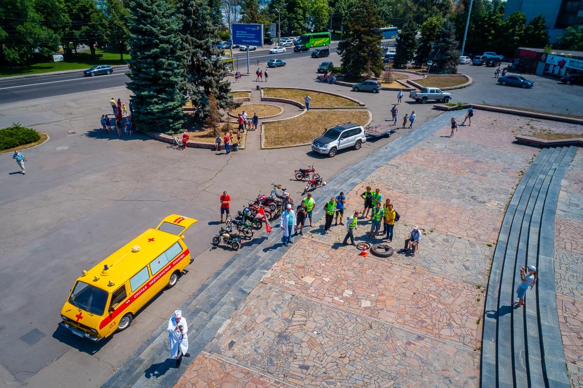 Устроили своеобразные конкурсы Устроили своеобразные конкурсы