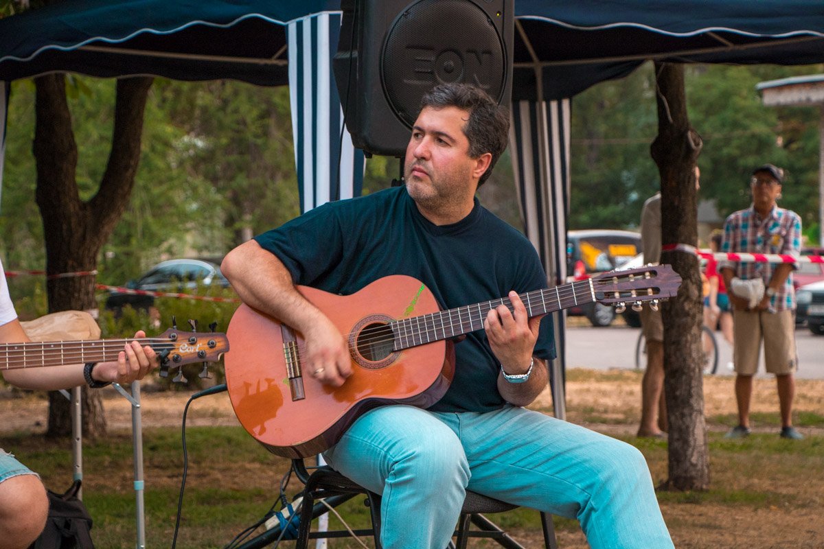В Днепре на проспекте Калнышевского состоялся ЦОЙ-ФЕСТ ПЕРЕМЕН! В Днепре на проспекте Калнышевского состоялся ЦОЙ-ФЕСТ "ПЕРЕМЕН!" width="1200" height="800"> В Днепре на проспекте Калнышевского состоялся Цой-фест "ПЕРЕМЕН!"
</p><p><img class="wp-image-232152 size-full" title="Фестиваль в честь дня рождения Виктора Цоя" src="https://cdn.informator.ua/@dp/media/dnipro/2022/08/07/62ef9d3cc36fd.jpg" alt="Фестиваль в честь дня рождения Виктора Цоя" width="1200" height="800"> Фестиваль в честь дня рождения Виктора Цоя
</p><p><img class="wp-image-232153 size-full" title="Местные группы исполняли каверы известных песен Цоя и группы Кино" src="https://cdn.informator.ua/@dp/media/dnipro/2022/08/07/62ef9d3cd0a1c.jpg" alt=