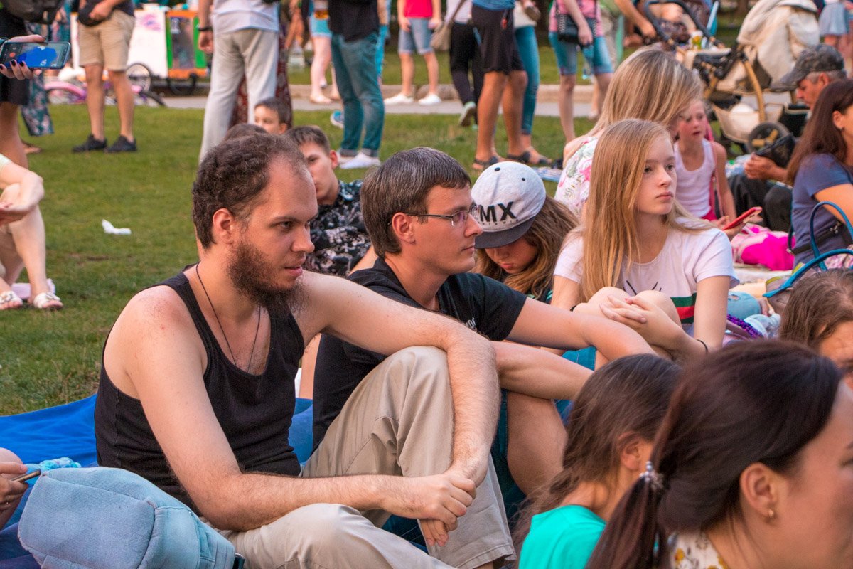 Мероприятие началось в 19:00