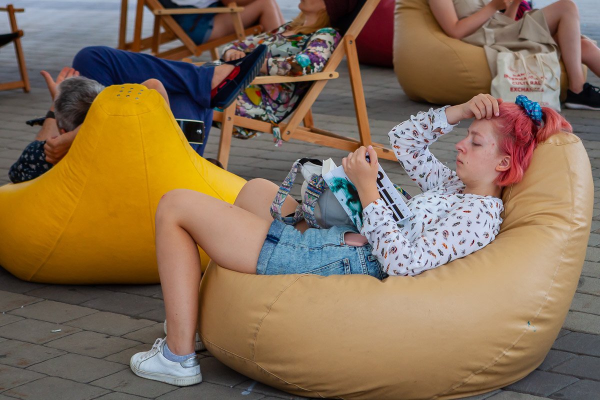 В - воскресенье