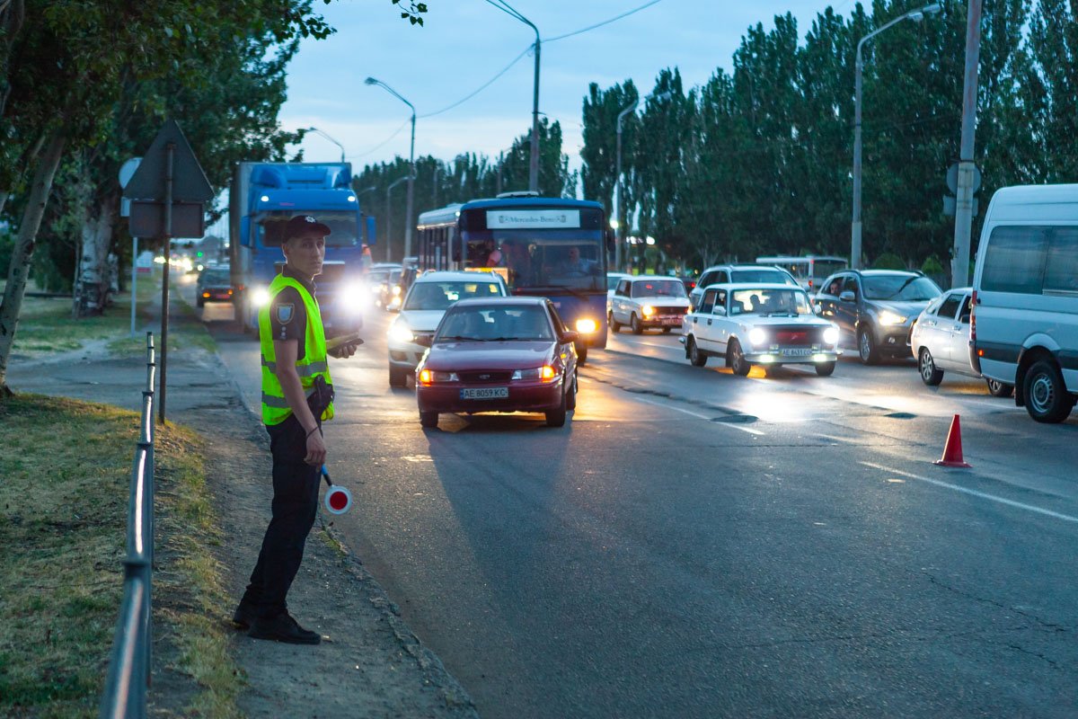 В Днепре на Донецком шоссе фура сбила двоих людей: один мужчина погиб 3
