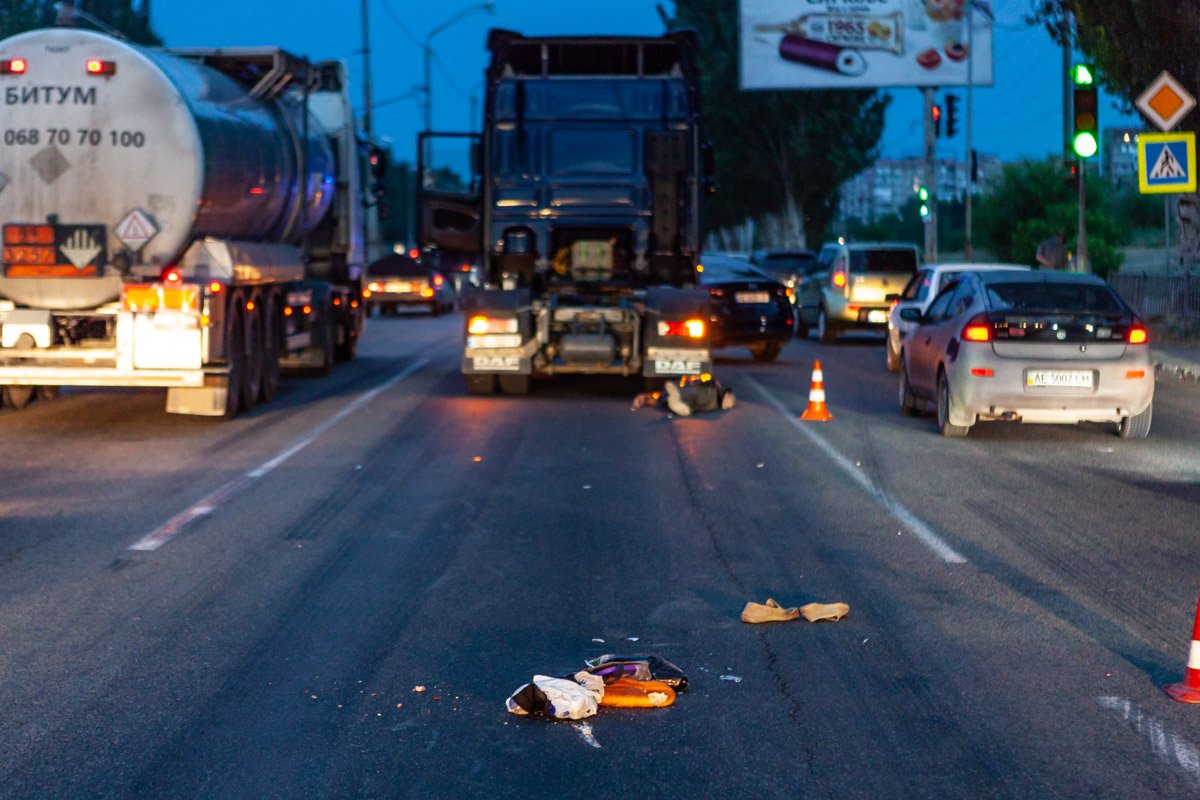 Одного мужчину с множественными травмами госпитализировали