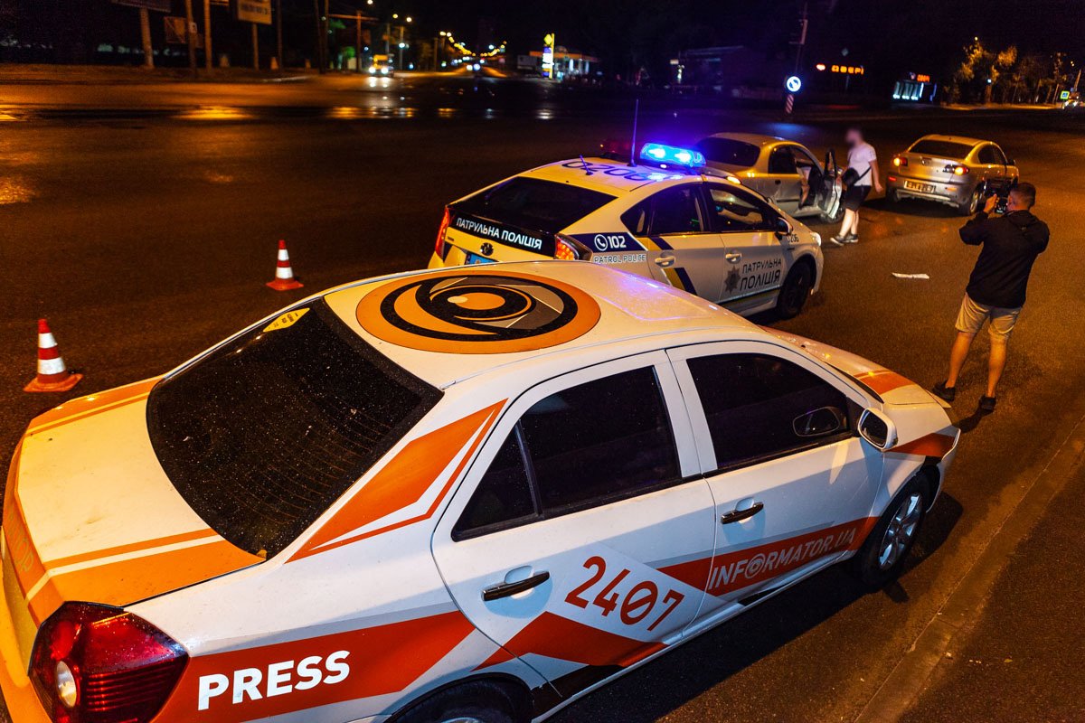 Водитель «корейца» не успел среагировать на маневр «японца» и догнал его в задний бампер