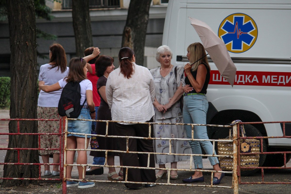 Всех присутствующих в здании университета эвакуировали Всех присутствующих в здании университета эвакуировали