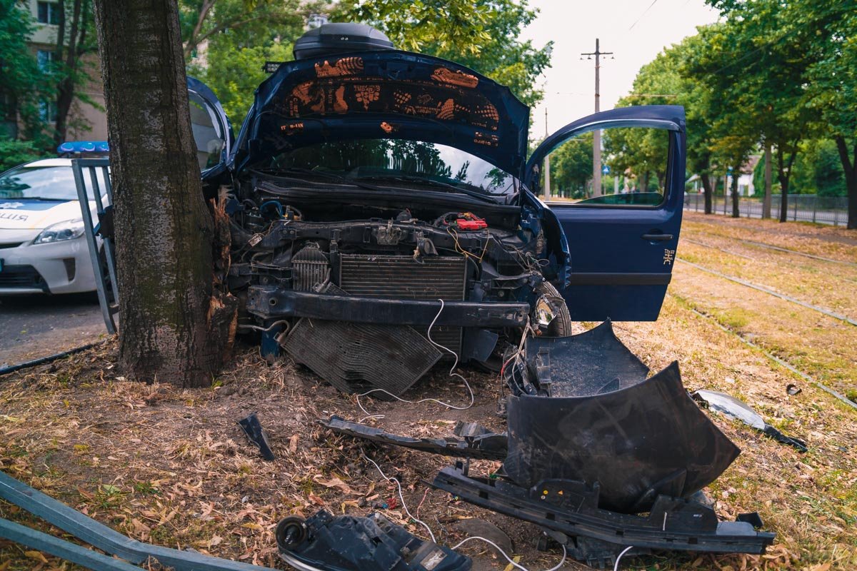 Повреждения Renault