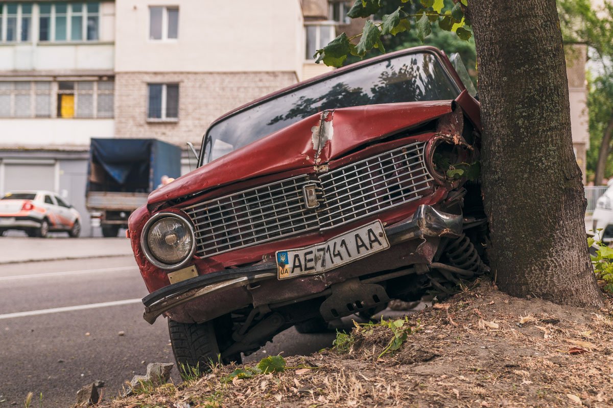 Водитель ВАЗа начал перестраиваться из ряда в ряд, однако не убедился в безопасности маневра