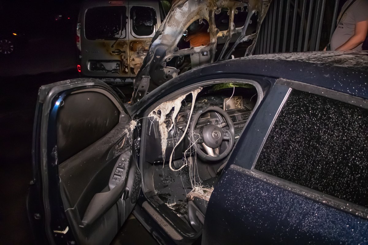 Полицейские осмотрели место события, опросили свидетелей и вызвали на место следственно-оперативную группу