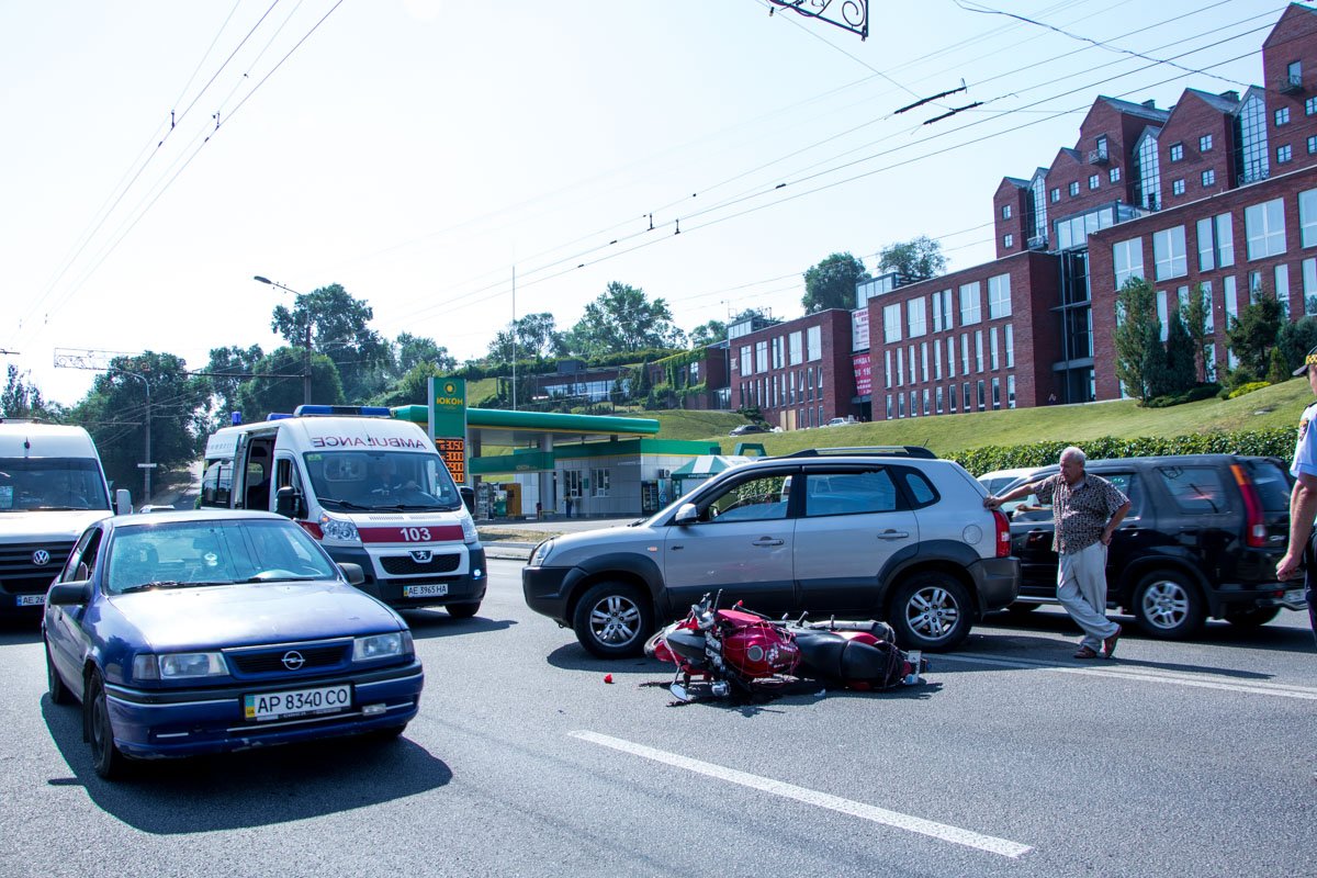 Авария произошла напротив заправки ЮКОН Авария произошла напротив заправки ЮКОН