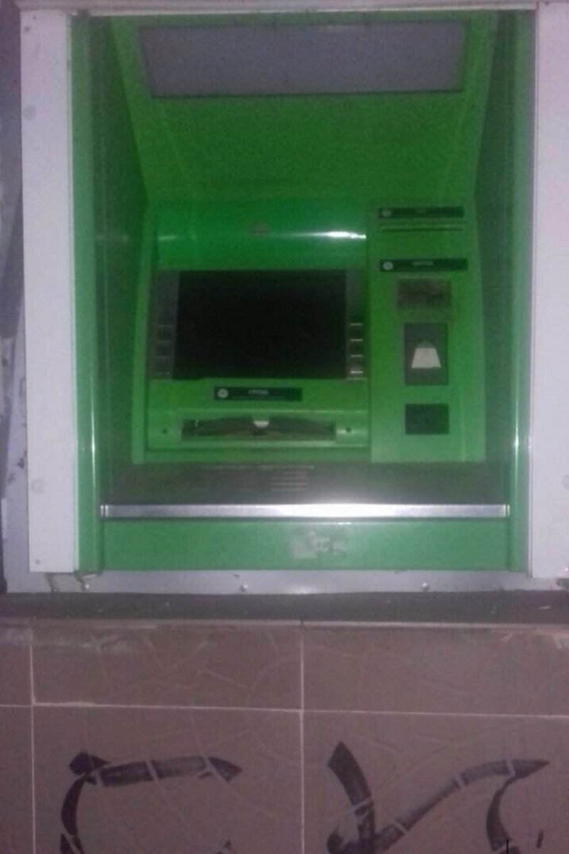 Банкомат стоял в магазине "Дубки"на улице Лесной в Черкасском