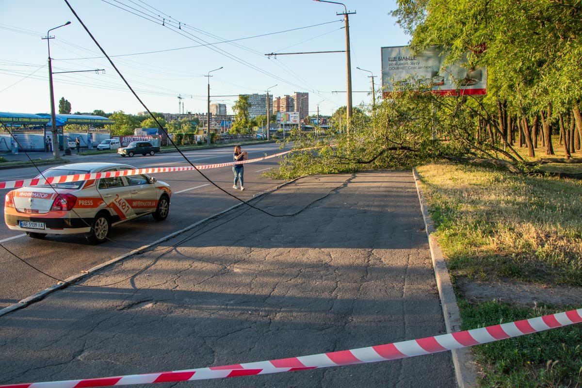 Тротуар полностью перекрыт 