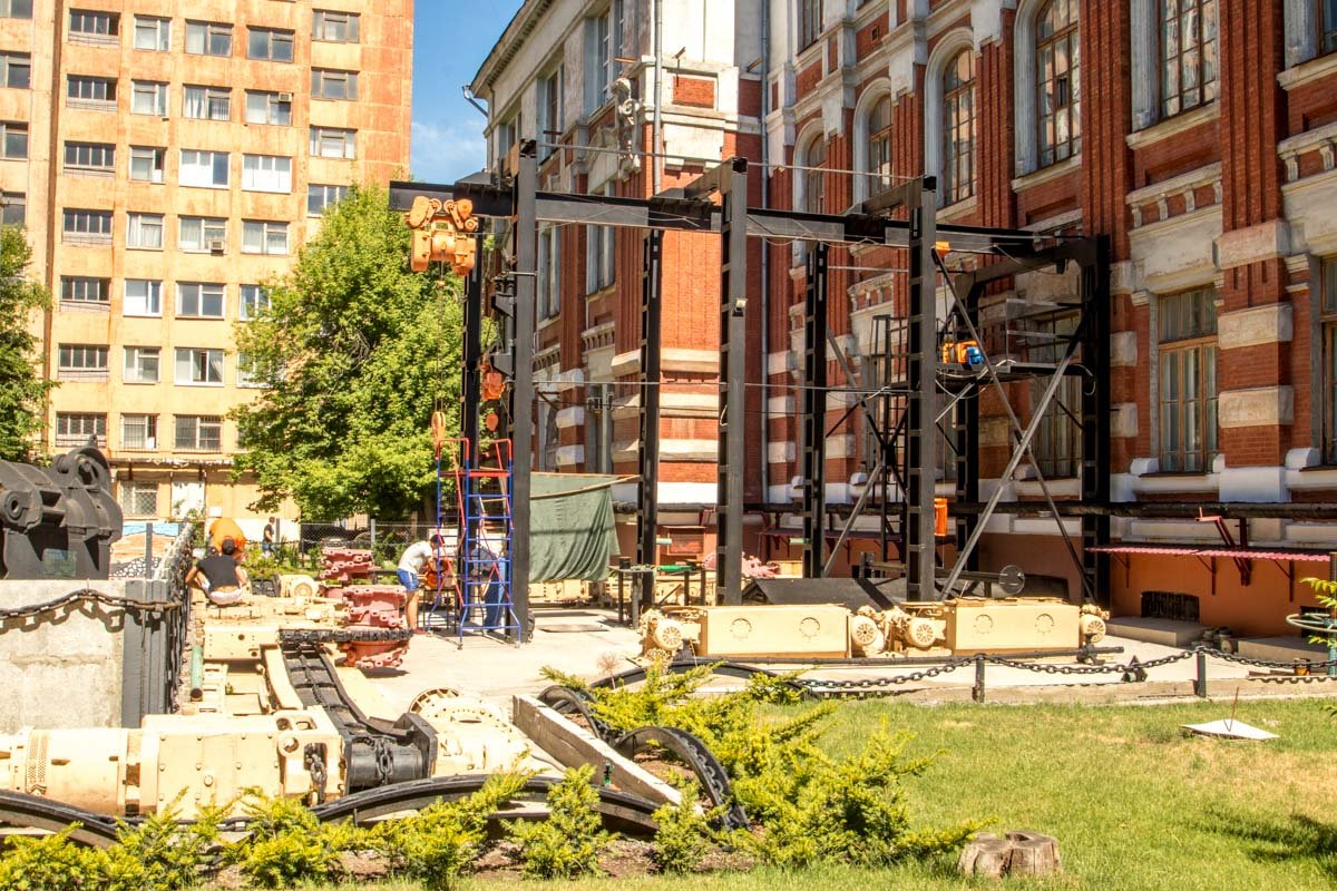 Некоторые корпусы реставрируют  Некоторые корпусы реставрируют