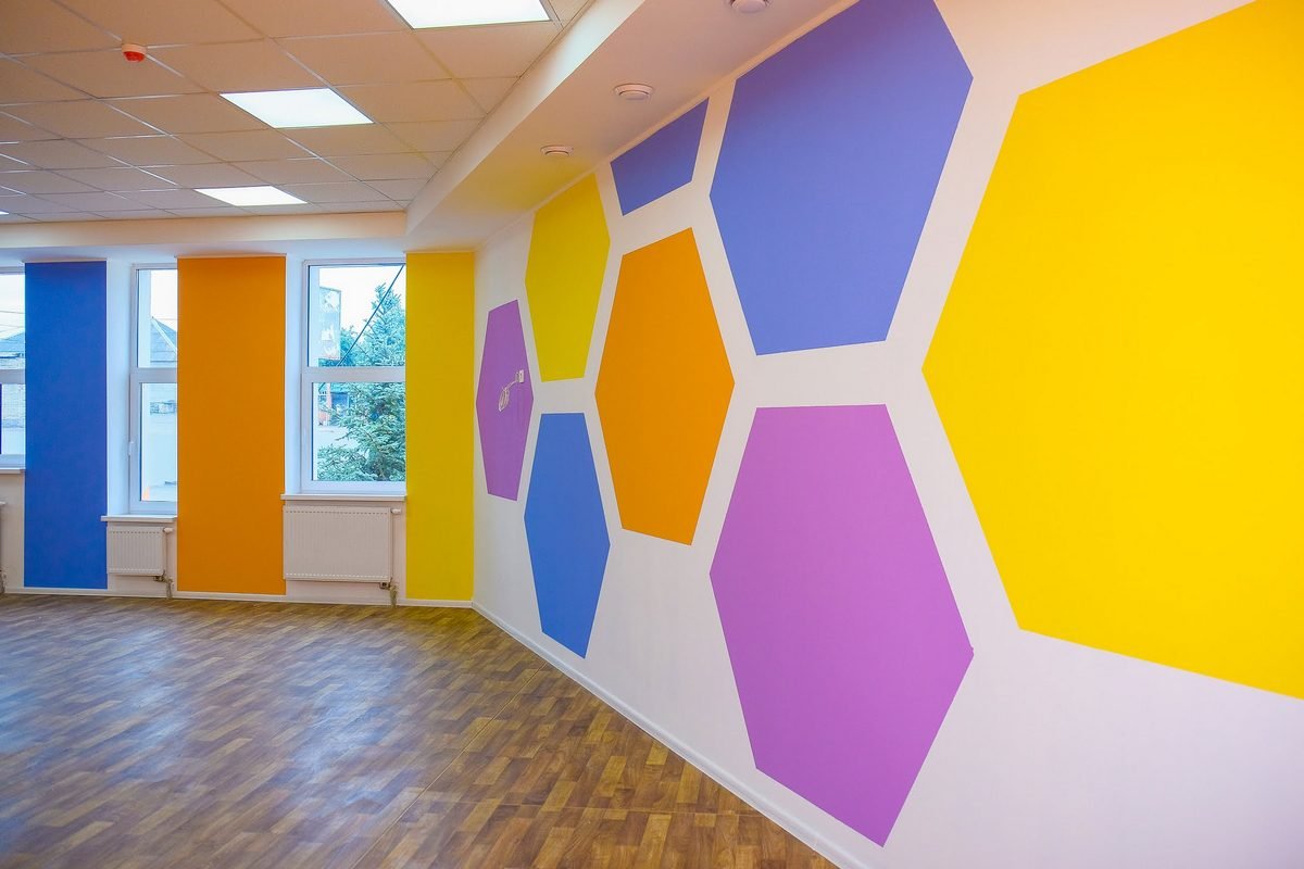 Вместо серых и унылых коридоров Вместо серых и унылых коридоров