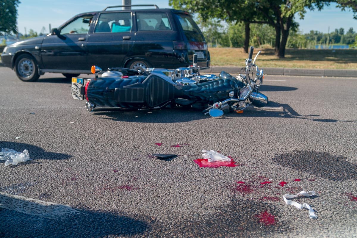 Водитель авто решил повернуть, но не заметил мотоцикл, вследствие чего случилось ДТП Водитель авто решил повернуть, но не заметил мотоцикл, вследствие чего случилось ДТП