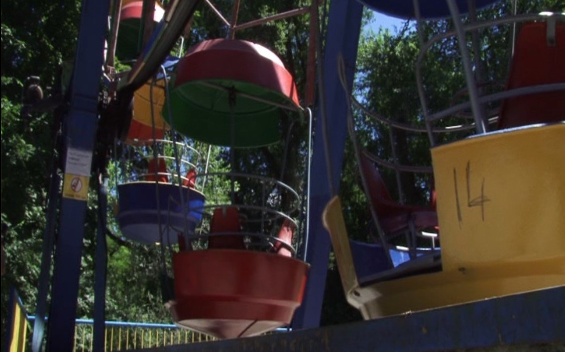 Опасные качели