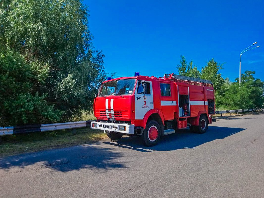 На борьбу с огнем направили спасателей пожарно-спасательной части Главного управления ГСЧС в Днепропетровской области На борьбу с огнем направили спасателей пожарно-спасательной части Главного управления ГСЧС в Днепропетровской области