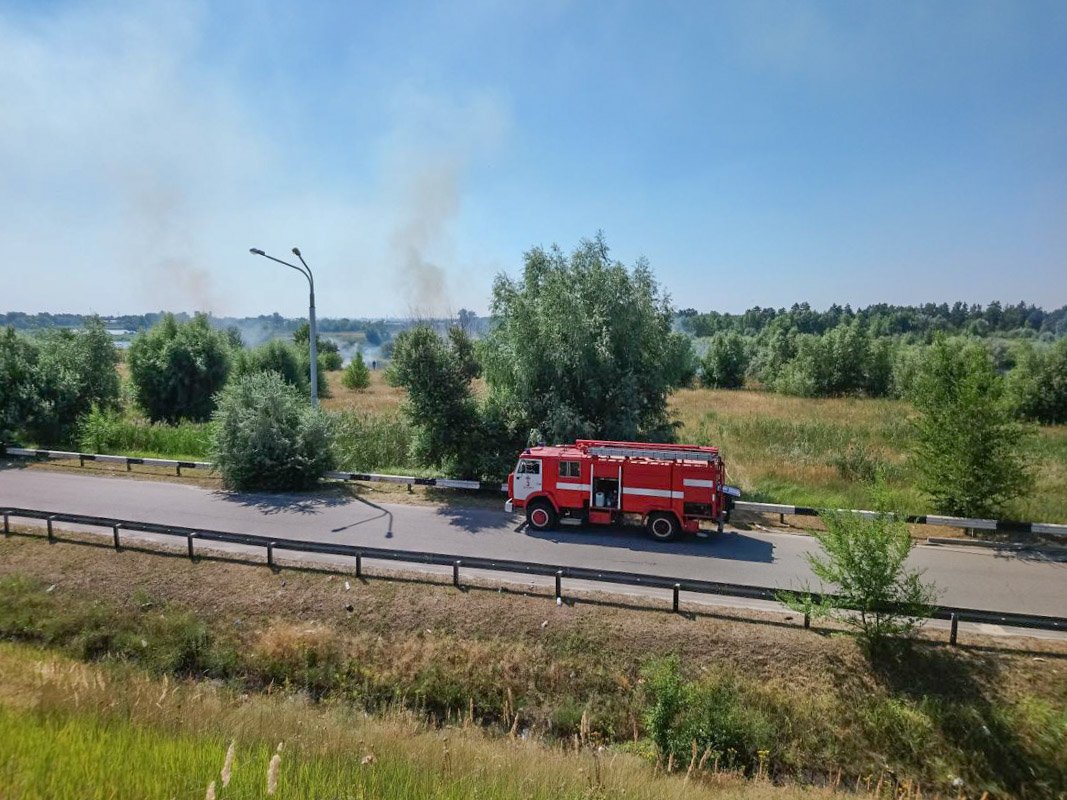 В ближайшее время сотрудники ГСЧС ликвидируют возгорание В ближайшее время сотрудники ГСЧС ликвидируют возгорание