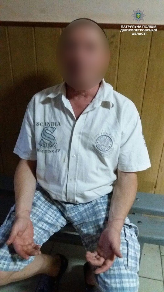 В Днепре мужчина приставал к маленькой девочке в подъезде В Днепре мужчина приставал к маленькой девочке в подъезде