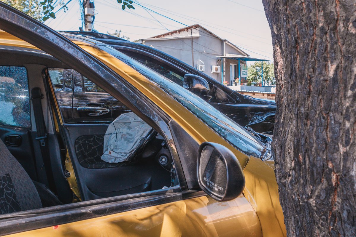 По словам сотрудников патрульной полиции, Lanos и Lexus двигались по улице Воронежской в одном направлении, в сторону Слобожанского проспекта