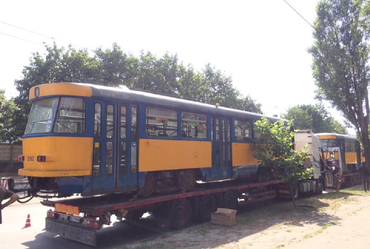 В Днепр наконец-то приехали трамваи из Германии В Днепр наконец-то приехали трамваи из Германии